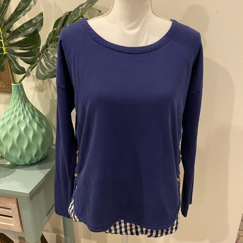 Vineyard Vines double layer navy top size M